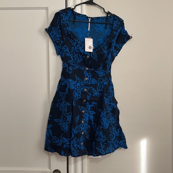 Free People Dresses & Skirts - ❗️Brand New❗️Free People Floral Dress